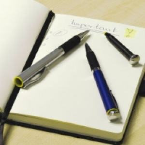 Lot de 4 stylos bille + surligneur