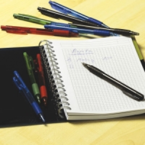 Lot de 10 stylos &agrave; bille