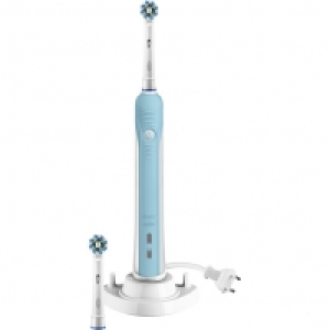 Oral B Brosse &agrave; dent Pro 770 Cross Action + &eacute;tui + 1 brossette