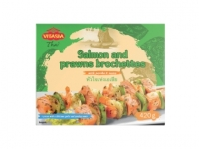 4 brochettes de saumon-crevettes marin&eacute;es au paprika et aux oignons