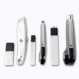 Lot de 3 cutters 3.99 €