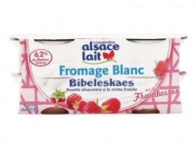 4 fromages blancs sur lit de fruits