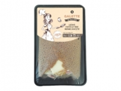 Galette garnie de lardons, pommes de terre et fromage à raclette