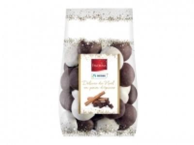 Assortiment de pains d&eacute;pices enrob&eacute;s de sucre glace