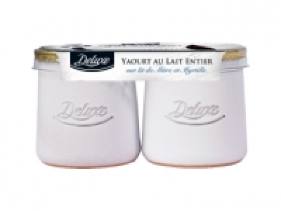 2 yaourts sur lit de m&ucirc;re et myrtille