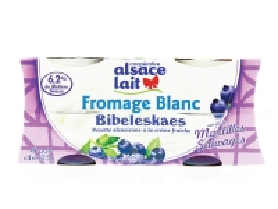 Fromage blanc sur lit de myrtilles sauvages