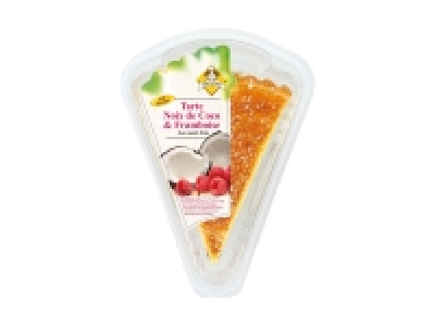 Part de tarte à la noix de coco et framboise