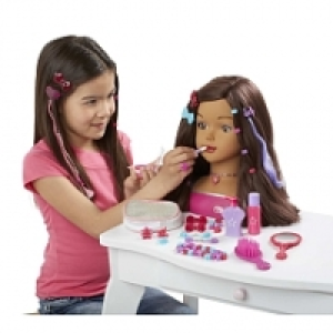 Tête à coiffer brune avec maquillage magique et 70 accessoires