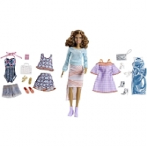 Poup&eacute;e Barbie Pink Passeport - Teresa et ses 4 tenues mode