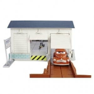 Cars - Latelier de service de Smokey