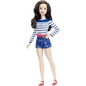 Poup&eacute;e Barbie Fashionistas - Marini&egrave;re et Short DYY91