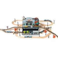 Oxybul Création Oxybul Circuit de train en bois avec pôle multimodal et rail sonore 80 pièces