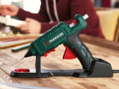 Pistolet à colle 9.99 €