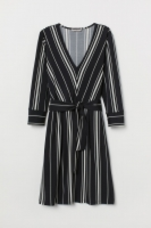  Robe à encolure en V 13.99 €