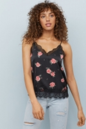  Caraco en satin avec dentelle 9.99 €