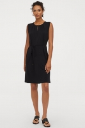  Robe sans manches 15.99 €