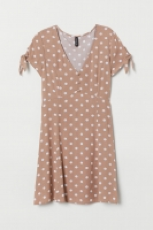 Robe à encolure en V 16.99 €