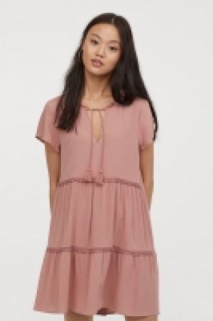  Robe avec rubans de dentelle 14.99 €