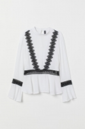  Blouse avec dentelle 17.99 €