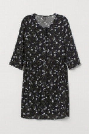 Robe à boutons 16.99 €
