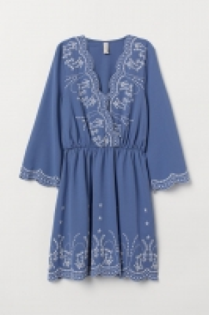  Robe avec broderies 24.99 €