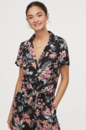  Chemise avec pans à nouer 7.99 €