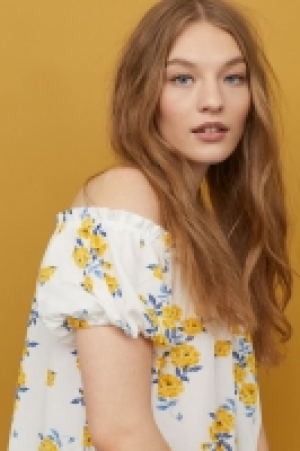  Blouse épaules nues courte 8.99 €