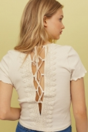  Top avec laçage 8.99 €