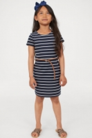  Robe avec ceinture 6.99 €