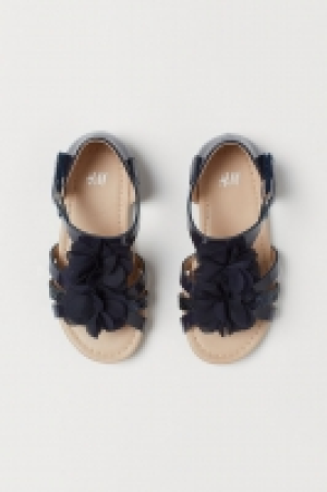  Sandales avec roses en tulle 9.99 €