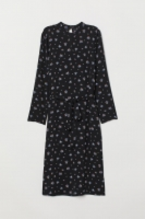  Robe avec ceinture à nouer 8.99 €