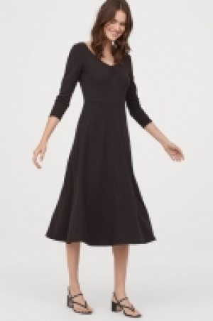  Robe à encolure danseuse 18.99 €