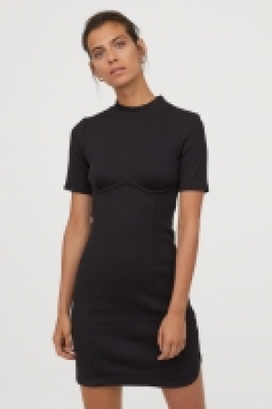  Robe moulante côtelée 18.99 €