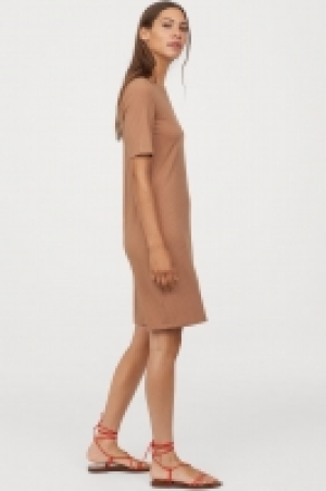  Robe en jersey côtelé 7.99 €