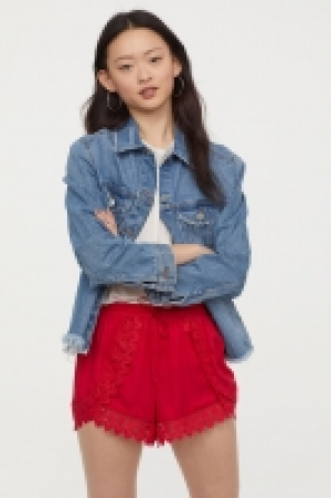  Short avec dentelle 9.99 €