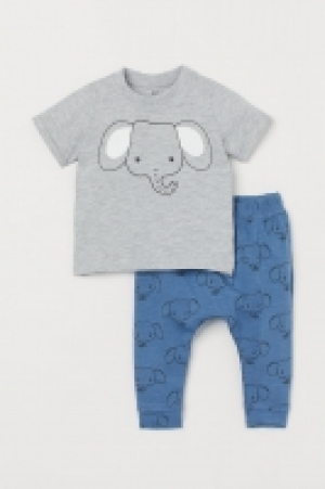 HM   T-shirt et pantalon en coton