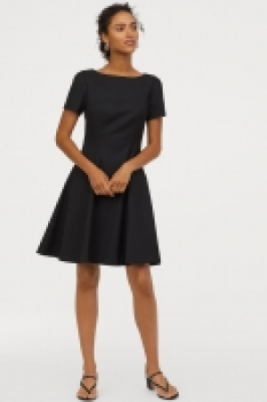  Robe à manches bouffantes 18.99 €