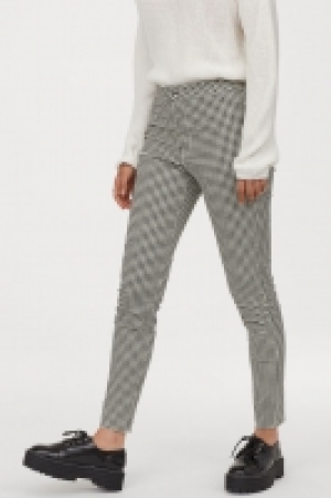  Pantalon en twill Taille haute 9.99 €