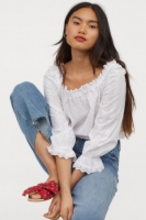  Blouse avec broderie anglaise 14.99 €
