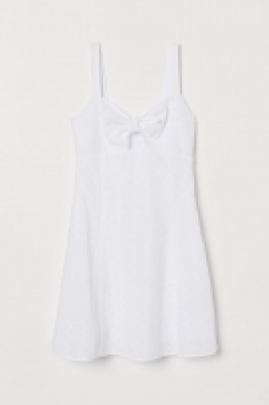  Robe avec broderie anglaise 12.99 €