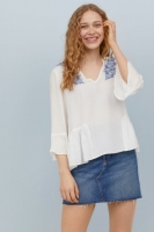  Blouse avec broderies 9.99 €