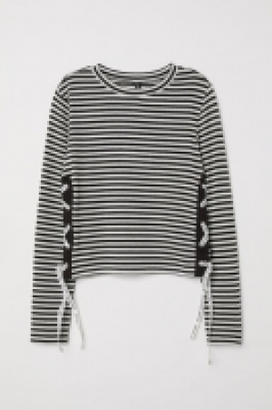  Pull avec laçage 9.99 €