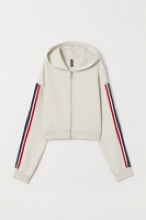  Veste courte avec capuche 9.99 €