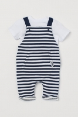  T-shirt et salopette 4.99 €