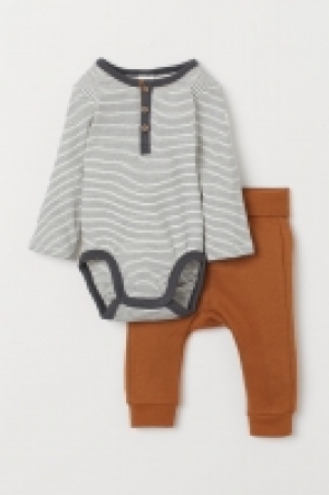  Body et pantalon 5.99 €