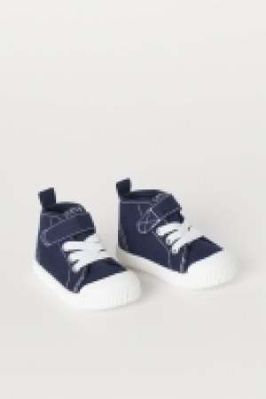  Tennis en toile 5.99 €