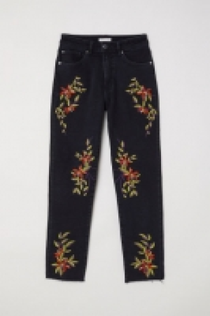  Jean avec broderies 27.99 €