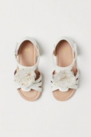  Sandales avec roses en tulle 10.99 €