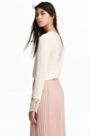  Pull avec détails en dentelle 11.99 €
