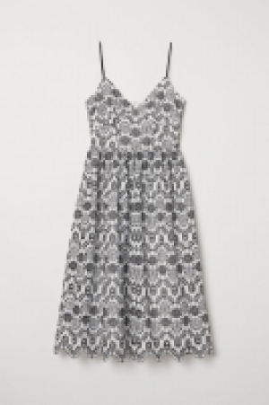  Robe avec broderie anglaise 34.99 €